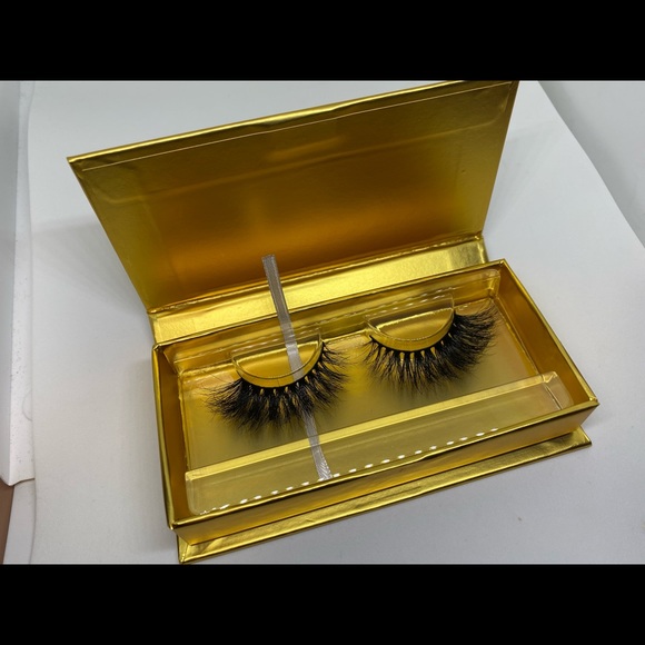 JHaley Beauty LLC Luxury Mink Lashes - Picture 7 of 7